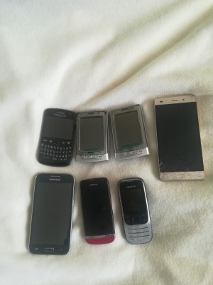 LOT 7 TELEFOANE DEFECTE PRET 20 LEI BUCATA NEGOCIABIL foto