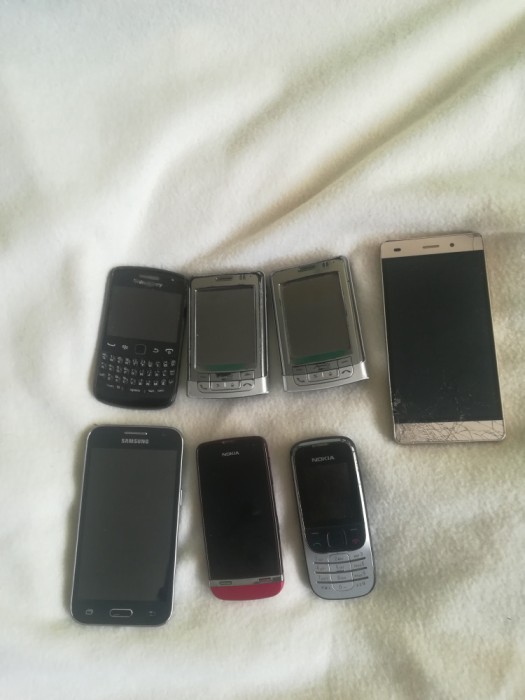 LOT 7 TELEFOANE DEFECTE PRET 20 LEI BUCATA NEGOCIABIL