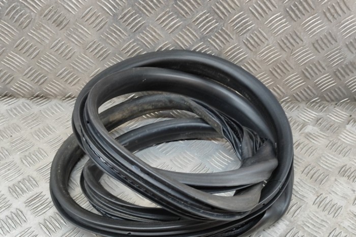 Garnitura ușă dreapta față VOLVO XC60 2017 OEM: 31424324 | 21902502
