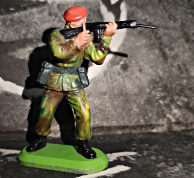 Britains LTD Super Deetail 1/32 54 mm 1978 Infanterist englez modern camuflaj foto