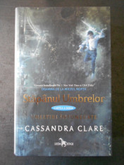 CASSANDRA CLARE - STAPANUL UMBRELOR. SERIA UNELTIRI INTUNECATE foto