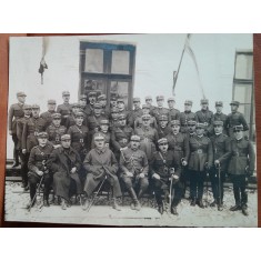 Fotografie pe carton, grup de militari, 1929