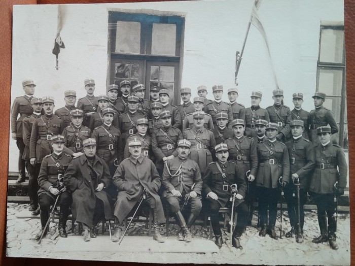 Fotografie pe carton, grup de militari, 1929