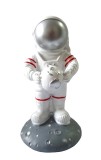 Cumpara ieftin Statueta Astronaut Decorativa, Alba, 17cm - Figurine Spatiale Moderne din Ipsos, Cadou Original Aniversare
