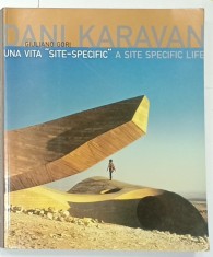 DANI KARAVAN , UNA VITA &#039; SITE - SPECIFIC &#039; / A SITE SPECIFIC LIFE , ALBUM BILINGV IN ITALIANA si ENGLEZA de GIULIANO GORI , 2008