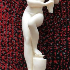 Statue / Sculptură alabastru - Nud - lucrata manual - Femeie la baie / Zeita