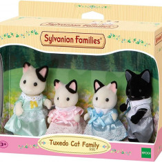 Figurine Sylvanian Families-Familia Pisicutelor Tuxedo