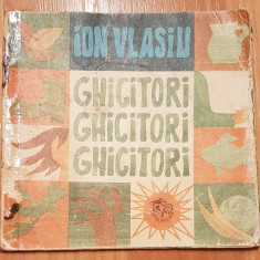 Ghicitori, ghicitori, ghicitori de Ion Vlasiu. Desene de Burschi