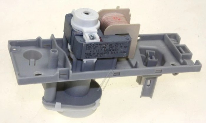 P12-5-2518-147 POMPA 00651615 BOSCH/SIEMENS