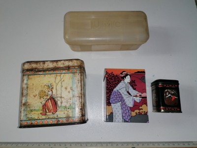 LOT 4 CUTII VECHI TABLA /PLASTIC CEAI ... foto