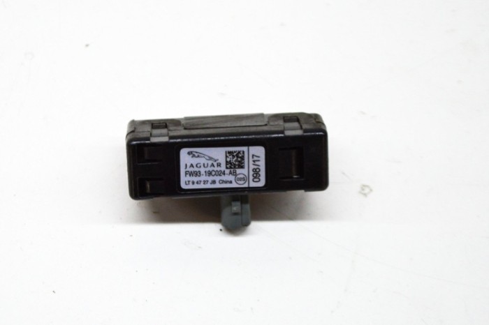 Amplificator de antena LAND ROVER RANGE ROVER EVOQUE L538 2017 OEM: FW93-19C024-AB | 14384296
