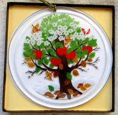 Sticlă turnată VEBA Glass AG. Marul in patru anotimpuri.D24 cm. foto