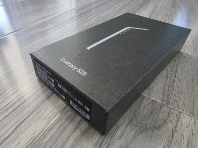 Cutie Samsung Galaxy S25 fara accesorii foto