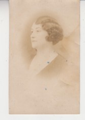 QW18 33 - Fotografie foarte veche - distinsa doamna - anii 1940