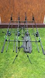 Set Pescuit Crap: 4 Lansete 3.9m Carbon, 4 Mulinete 8000, Rod Pod Echipat, Senzori, Swingere, Husa Transport