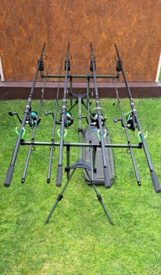 Set Pescuit,4 Lansete Crap 3,90m+4 Mulinete 8000+Rod Pod Echipat foto