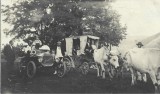 P2327N Automobil marca Loreley și trăsură trasă de boi, Rom&acirc;nia, &icirc;nceputul secolului al XX-lea