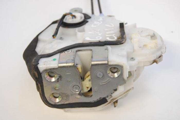 &Icirc;ncuietoare ușă st&acirc;nga spate HONDA CIVIC VIII Hatchback FN, FK 2008 OEM: NERA | 1684909