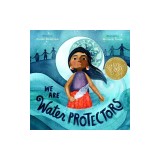 Carte Engleza 'We Are Water Protectors' de Carole Lindstrom, Ilustrata de Michaela Goade - New York Times Bestselling, Caldecott Medal Winner