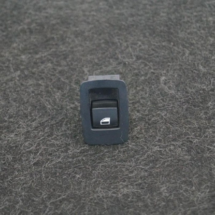 BMW 3 F30, F80 2012 OEM: 9208106 SKU: 2950472