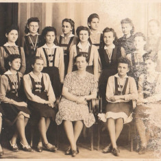 Fotografie veche grup eleve Liceul ortodox Craiova 1945, poza de colectie