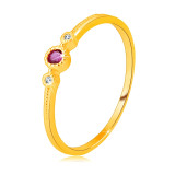 Inel din aur galben de 14K - rubin pe cadru, diamante strălucitoare clare, bile mici - Marime inel: 51