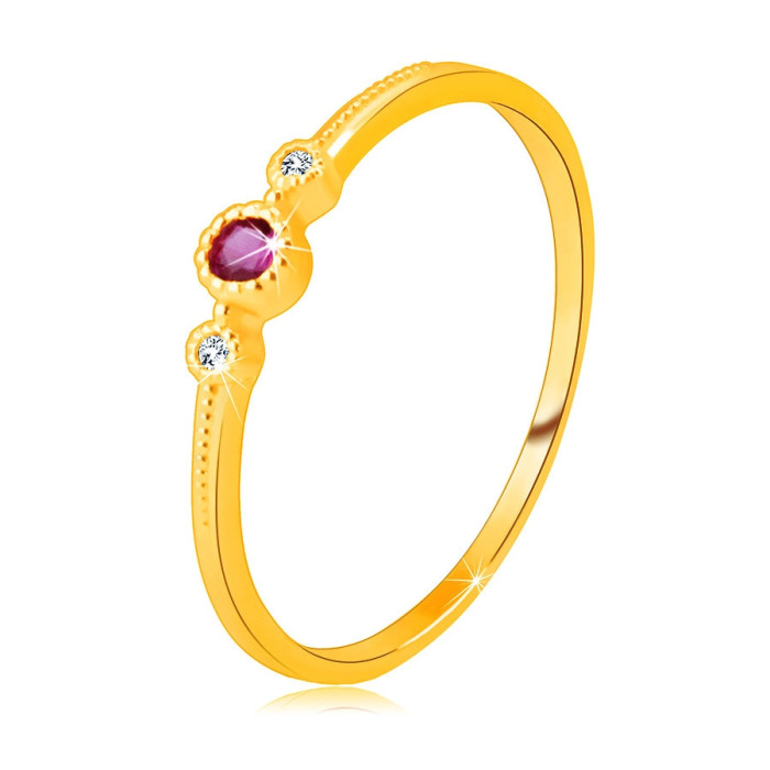 Inel din aur galben de 14K - rubin pe cadru, diamante strălucitoare clare, bile mici - Marime inel: 54