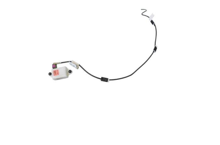 Amplificator de antena TESLA MODEL 3 2020 OEM: 1093306-00-E