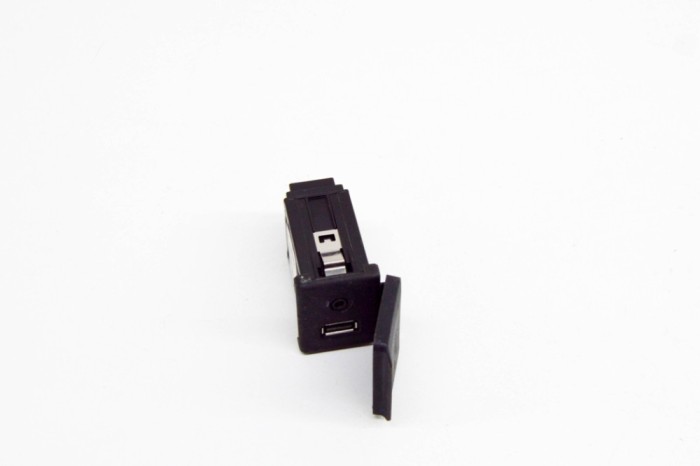 Port USB/AUX-In OPEL MOKKA / MOKKA X 2015 OEM: 20874710 17568665