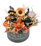 Aranjament floral mediu de Halloween cu flori uscate si figurine din rasina in dovleac (Portocaliu)