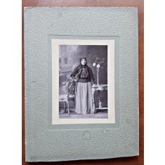 Fotografie pe carton, femeie, sfarsit de secol XIX