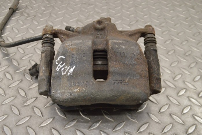 Etrier de fr&acirc;nă dreapta față AUDI A3 8V1, 8VK 2013 OEM: 5Q6DM 14806043