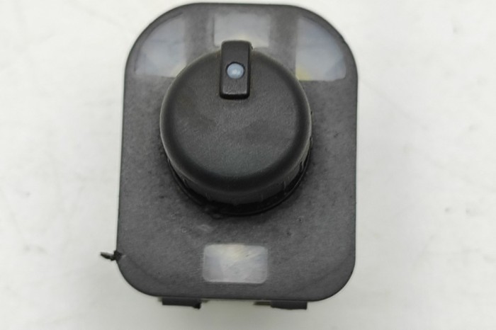 AUDI A8 D3 4E2, 4E8 2006 OEM: 8E0959565A SKU: 30277029