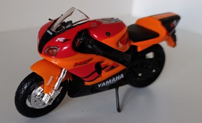 Macheta motocicleta Yamaha YZF-R7 1999 - Maisto 1/18 foto