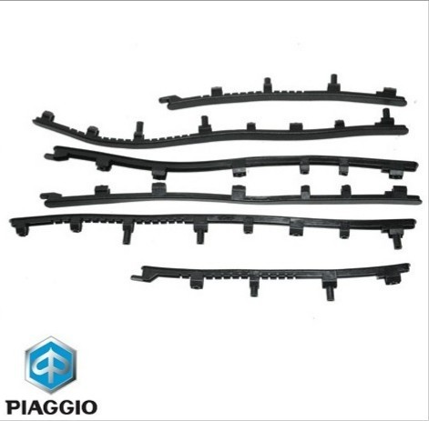 Set ornamente cauciuc podea (picioare) original Vespa LX &ndash; Vespa LXV &ndash; Vespa S 2T AC 125-150cc &ndash; culoare: negru
