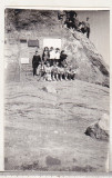 Bnk foto Excursionisti langa Varful Omu 1964, Alb-Negru, Romania de la 1950, Natura