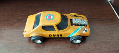 MASINUTA DE PLASTIC DUNE , ANII 80 , MOTORASUL FRICTIUNE FUNCTIONEAZA . foto