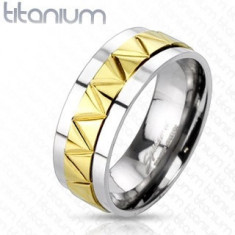 Inel din titan, cu un model auriu în zig-zag - Marime inel: 67