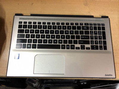 Tastatura cu palmrest Toshiba Satellite L55W A158 foto