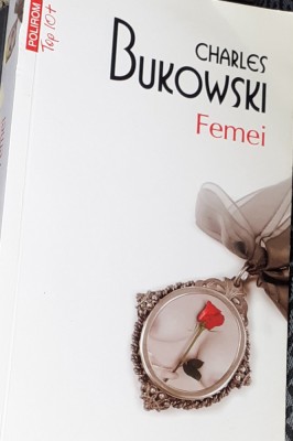 FEMEI CHARLES BUKOWSKI foto