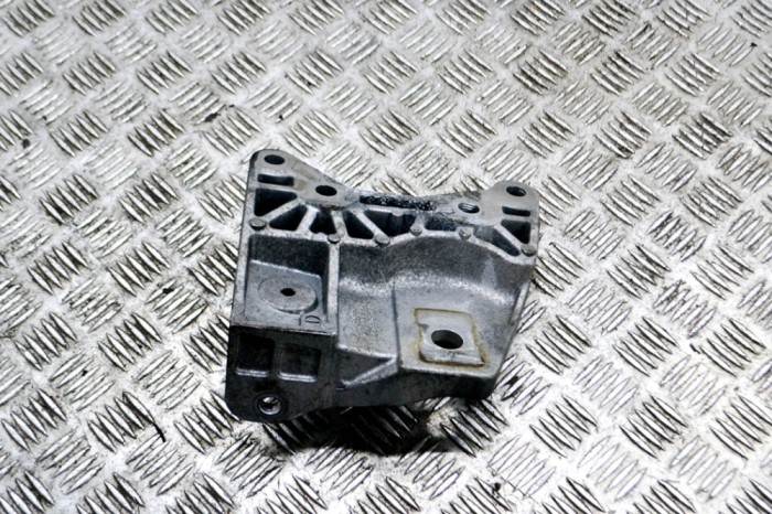 Suport motor st&acirc;nga LAND ROVER RANGE ROVER EVOQUE L538 2018 OEM: GJ32-6P096-AE 13897133