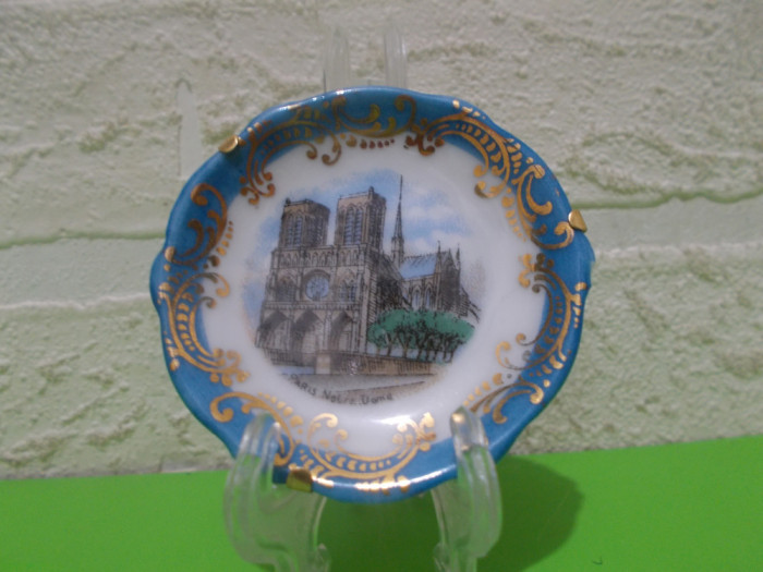 Miniatura din portelan LIMOGES Porcelaine d&#039; Art NOTRE DAME , Paris , France