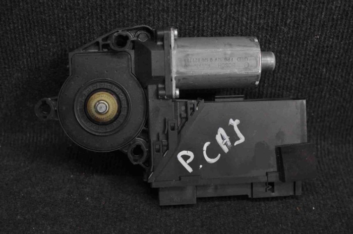 Motor macara geam ușă st&acirc;nga spate VW TOUAREG 7LA, 7L6, 7L7 2005 OEM: 7L0959795A 1503473