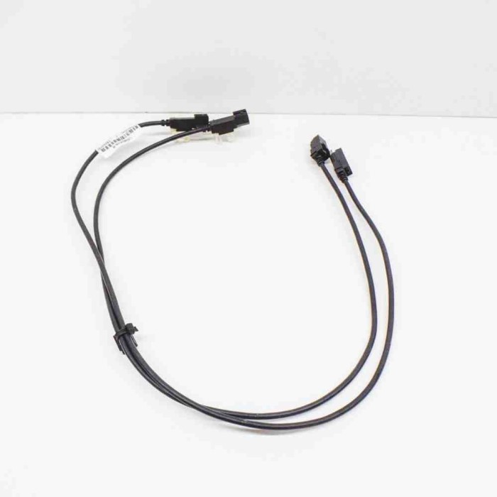 Port USB/AUX-In TESLA MODEL S 2018 OEM: 1004815-08-B | 11497202