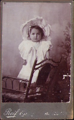 HST P2/314 Poză fetiță studio Reif Rimaszombat foto