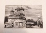 Vedere / CARTE POSTALA - R.P.R. - Manastirea Curtea de Arges, anii 60 (1964), circulata, scrisa, Fotografie