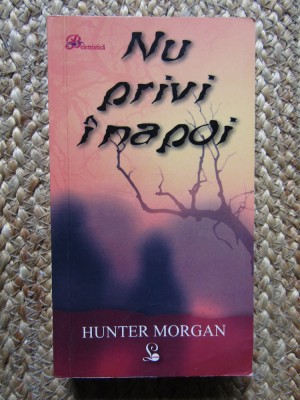 NU PRIVI INAPOI-HUNTER MORGAN foto