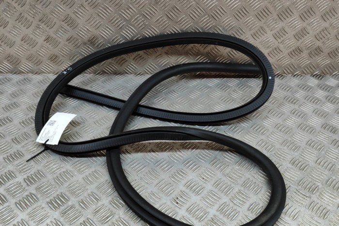 Garnitura ușă st&acirc;nga spate FORD FOCUS IV HN 2023 OEM: JX7B-A253A10-AF | 23439598