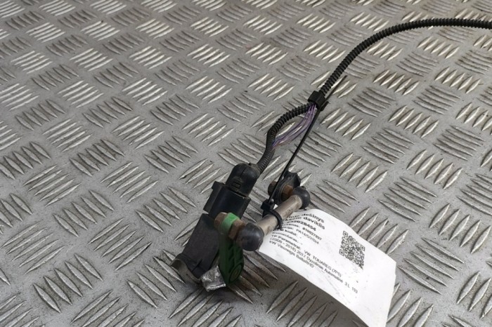 Senzor de nivel &icirc;nălțime dreapta spate VW TOUAREG 7P5 2017 OEM: 7P0616213 | 32028454