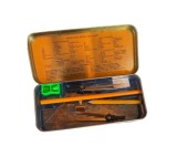 Trusa Geometrie Metalica Oxford, 10 Instrumente: Compas, Echer, Liniar, Raportor, Creioane, Ascutitoare, Radiera. Baieti, Set